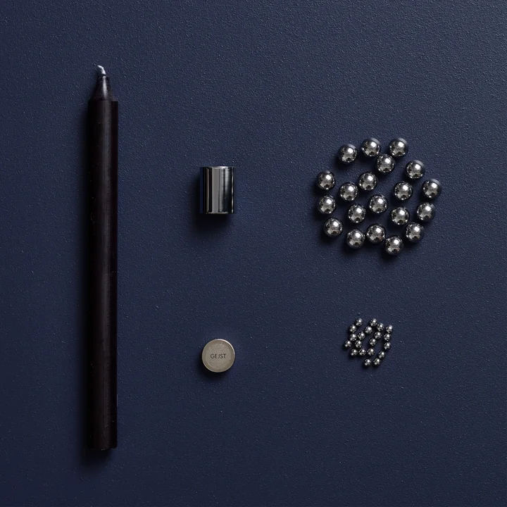 Molekyl Kerzenhalter in schwarz von Gejst