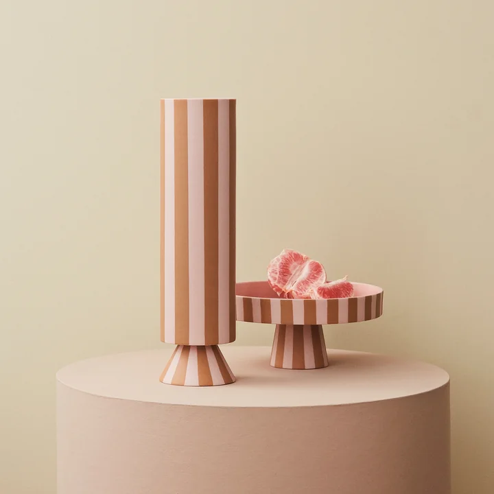 Toppu Tablett und Vase von OYOY