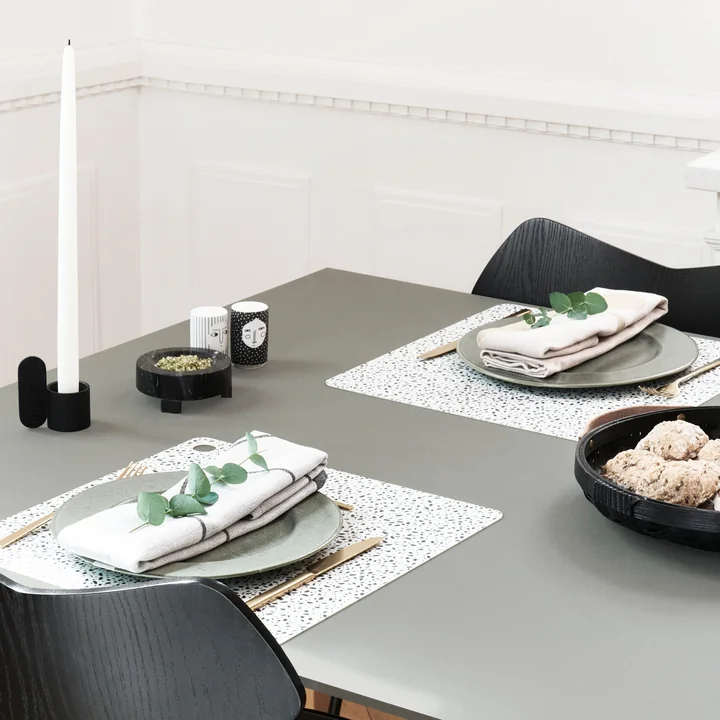 Tischset Terrazzo von OYOY auf dem Esstisch
