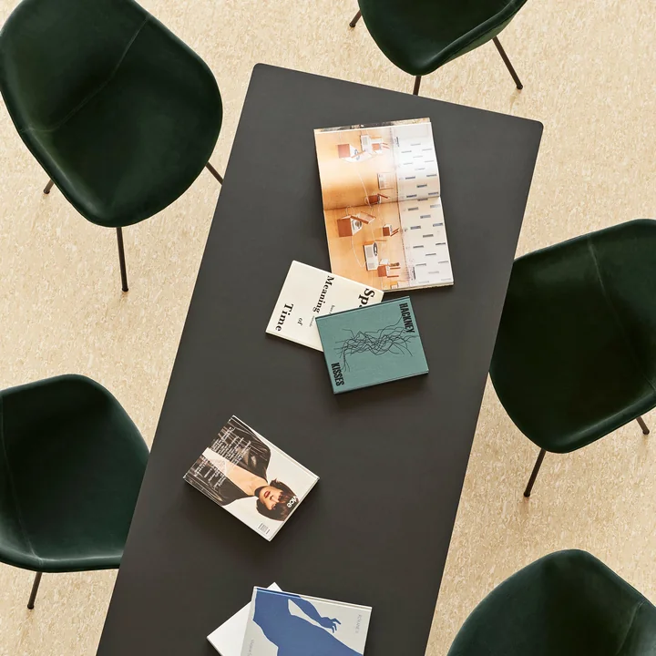 About A Chair AAC 127 von HAY mit CPH Tisch