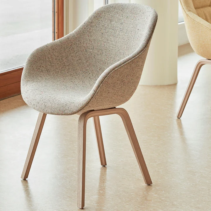 About A Chair AAC 123 von HAY in Eiche matt lackiert / Bolgheri LGG60