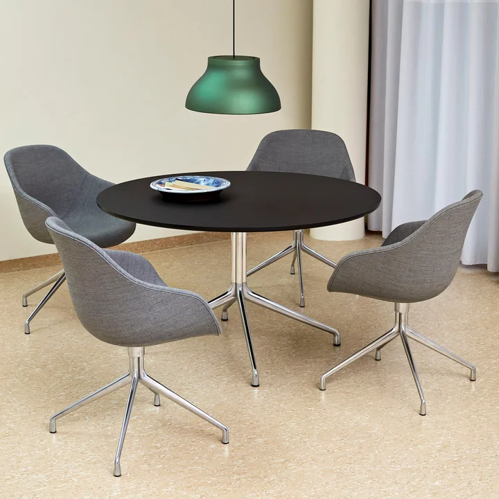 About A Chair AAC 121 mit PC Pendelleuchte von HAY