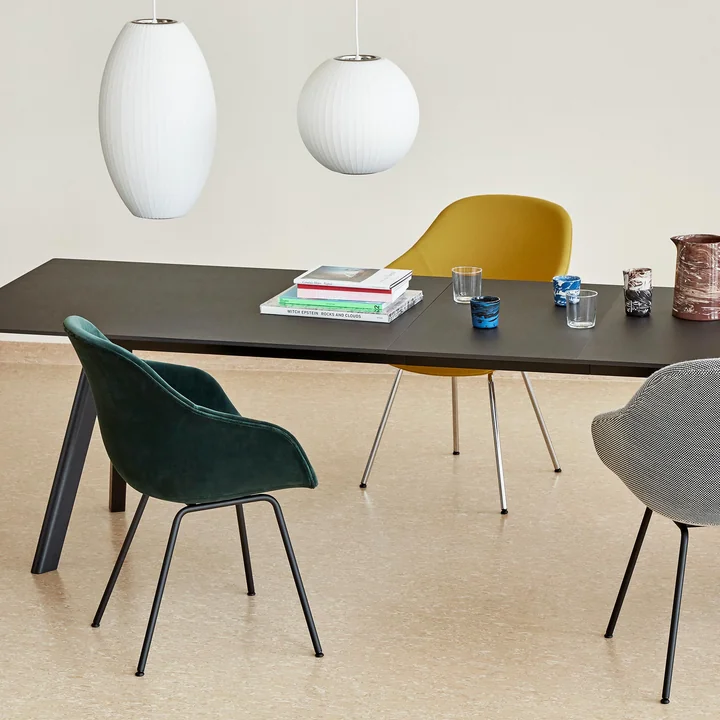 Nelson Cigar Bubble Pendelleuchte von HAY über dem Esstisch