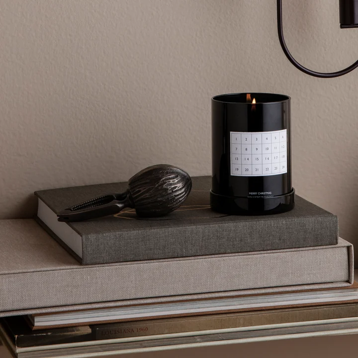 Scented Kalenderkerze und Forest Nussknacker von Ferm Living