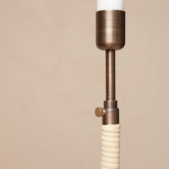 Duca Kerzenhalter, Messing brüniert von Audo im Detail