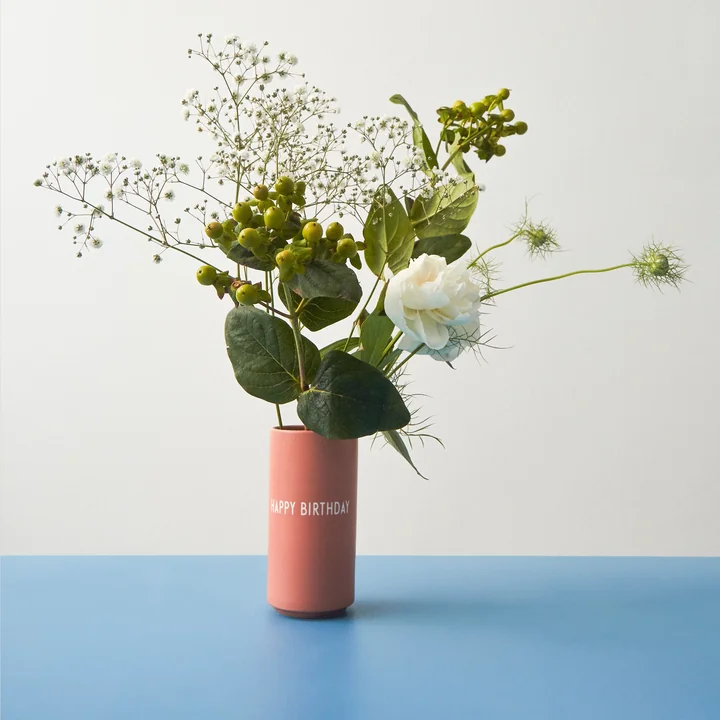 AJ Favourite Porzellan Vase Happy Birthday von Design Letters in nude