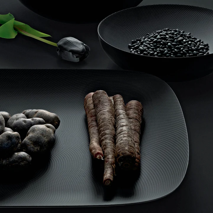 Reliefdekor von Alessi in schwarz