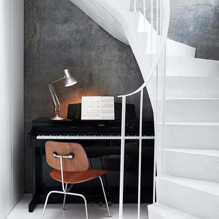 Type 75 Mini Tischleuchte von Anglepoise auf dem Schreibtisch 