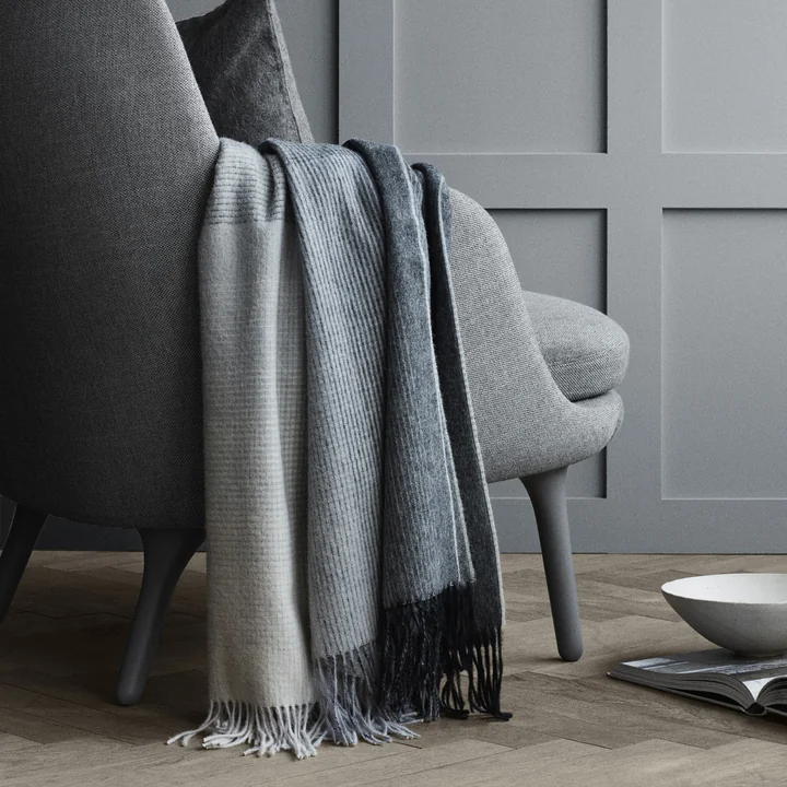 Horizon Decke, grau von Elvang über dem Sessel