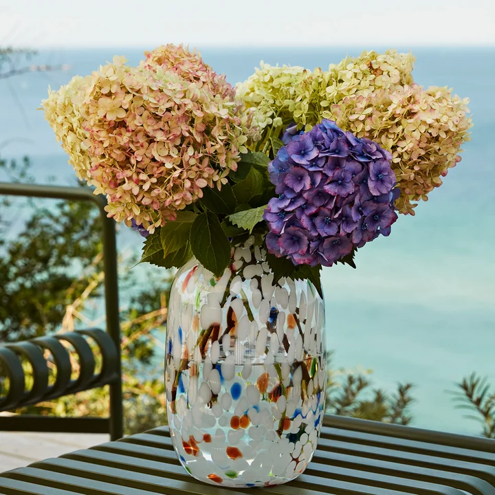 Splash Vase L, Ø 27 x H 18.7 cm, White Dot von HAY