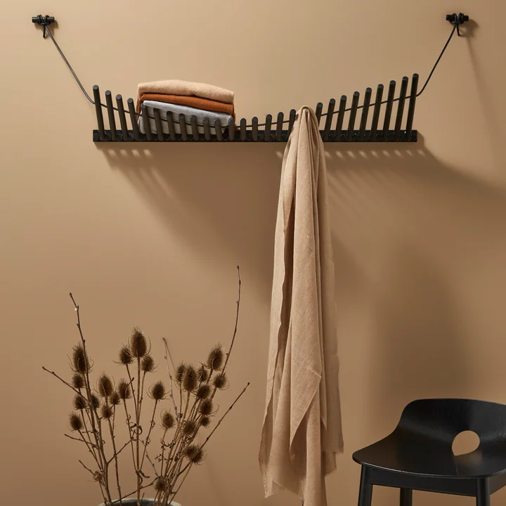 Knaegt Wandgarderobe von Woud in schwarz