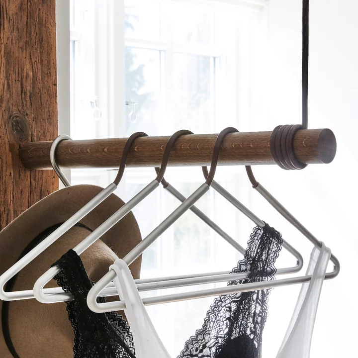 Wall Swing Wandgarderobe 50 cm, Eiche geräuchert / Leder braun von Lind DNA 