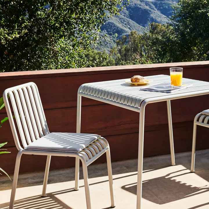 Palissade Stuhl, Palissade Tisch quadratisch und Palissade Seat Cushion für Stuhl von HAY