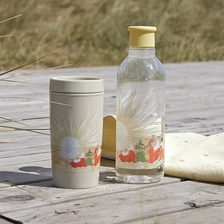 Drink-It Moomin Wasserflasche und Bring-It Moomin To-Go Becher von Rig-Tig by Stelton in sand 