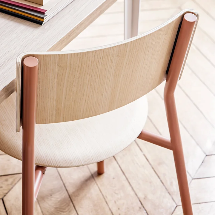 Der SSD Stuhl, Eiche, rosa von TipToe wirkt leicht und hochwertig zugleich