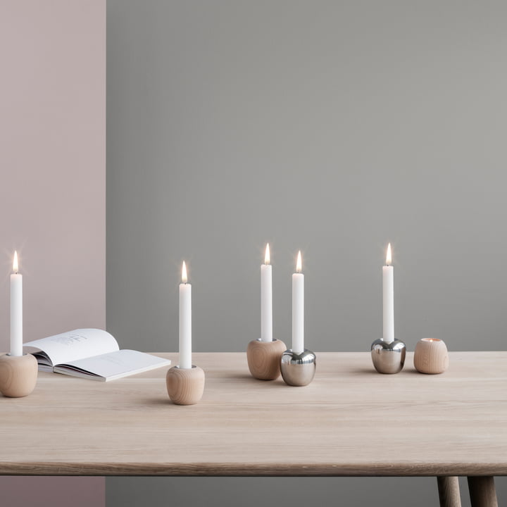 Die Ora Kerzenständer von Stelton in einer stimmungsvollen Gesamtkomposition