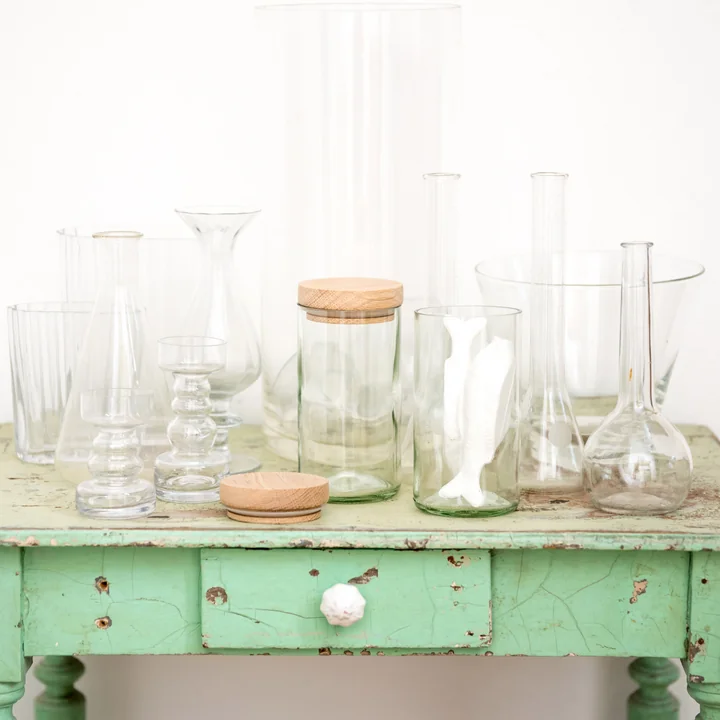 Das Vorratsglas von side by side neben weiteren Glasgefäßen