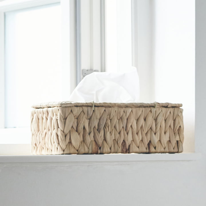 Die Clean Kosmetiktücherbox von House Doctor auf der Fensterbank