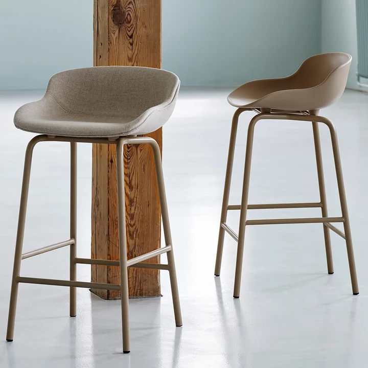 Der Hyg Barstuhl von Normann Copenhagen strahlt dänische Hygge aus