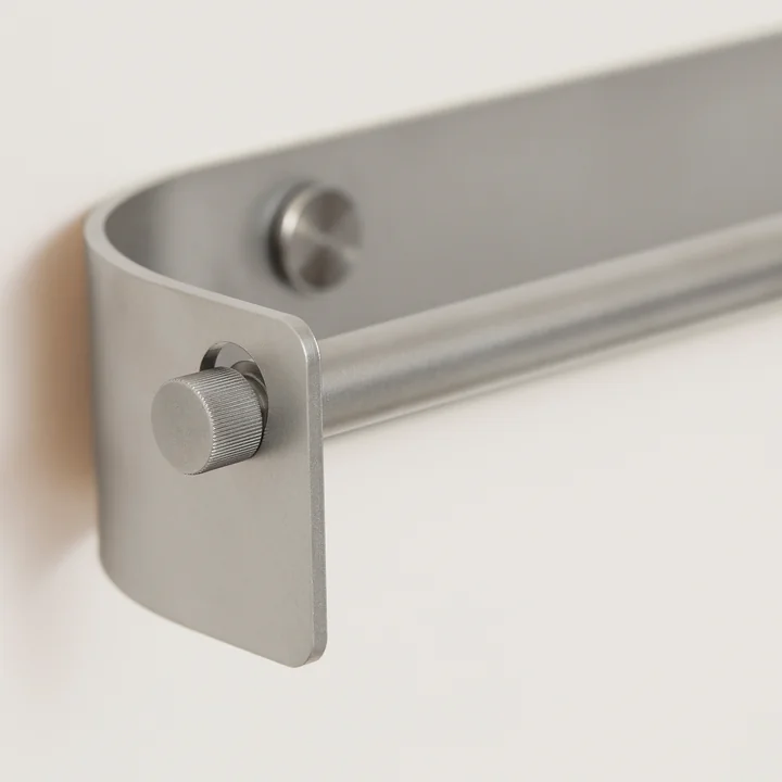 Handtuchhalter aus Stahl mit einer Aufhängung