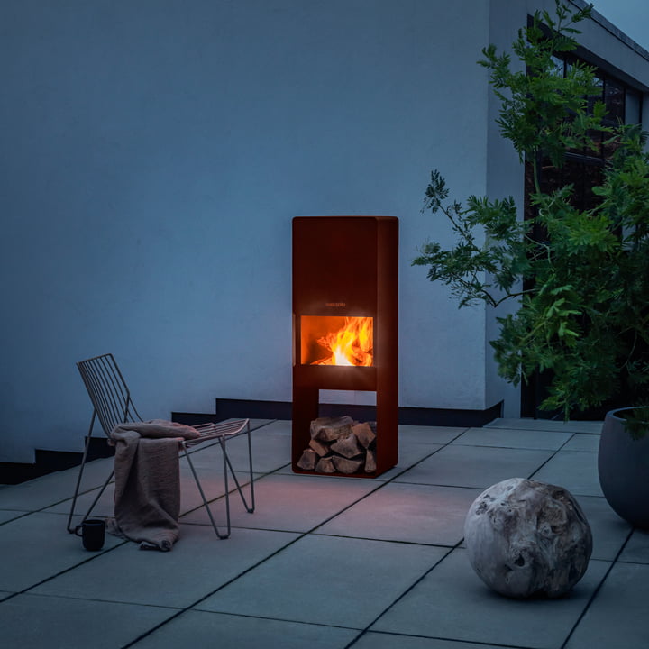 Stylischer Außenkamin für die Terrasse