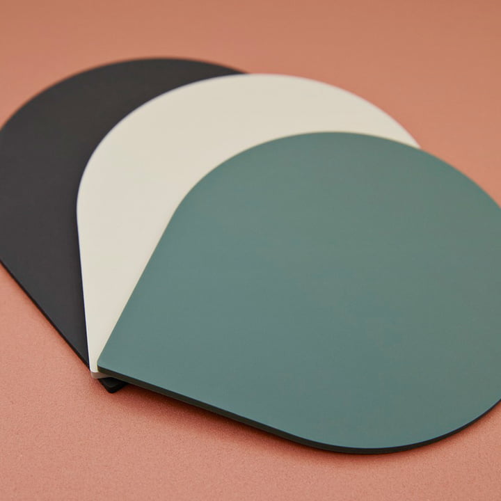 Die Stilla Tischsets und Glasuntersetzer von AYTM in Tröpfchen-Form
