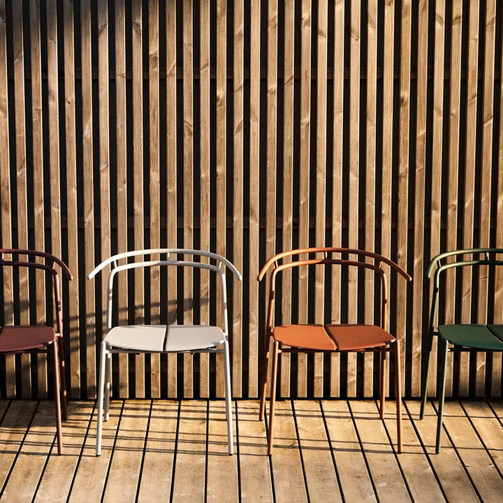 Der Novo Stuhl von AYTM in neuen Farben