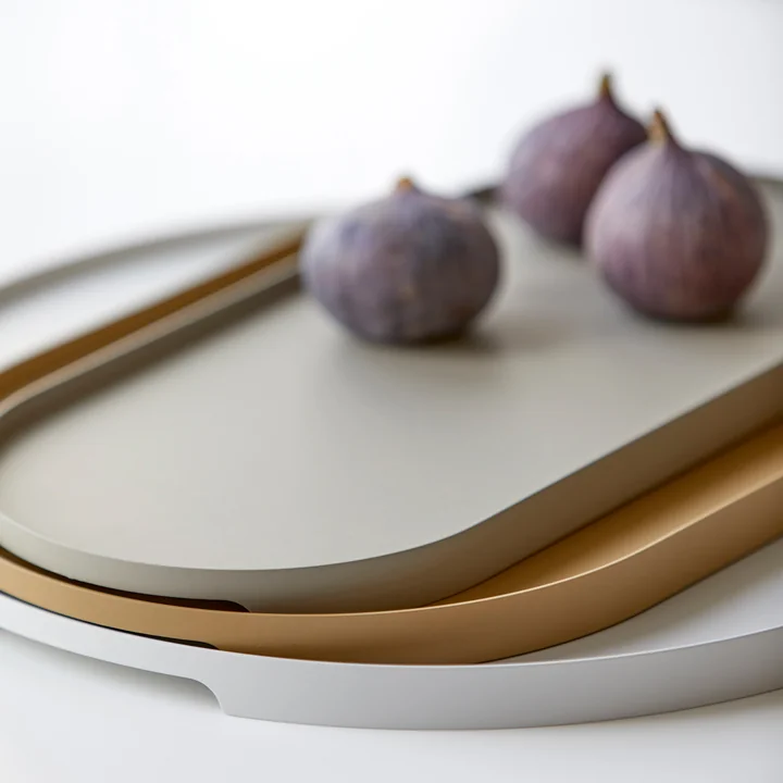 Die Singles Metall-Tabletts von Zone Denmark gestapelt