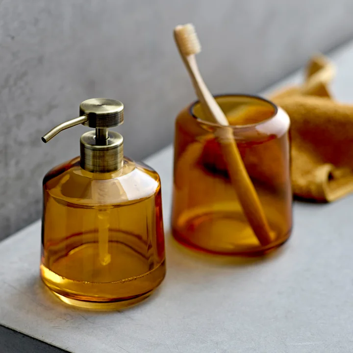 Der Vintage Seifenspender und Zahnputzbecher von Södahl im Retro-Look