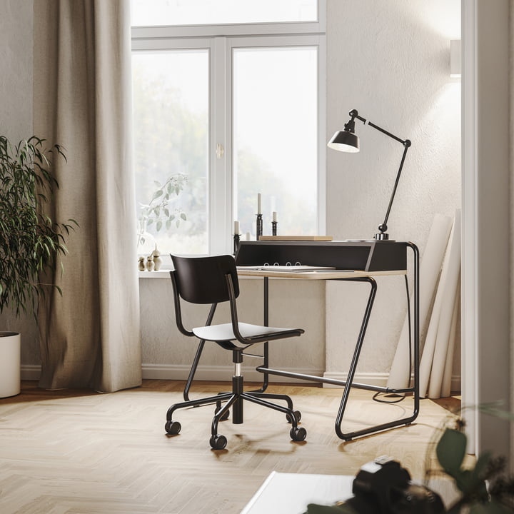 Der agile S 43 DR Bürostuhl von Thonet im Büro am Schreibtisch