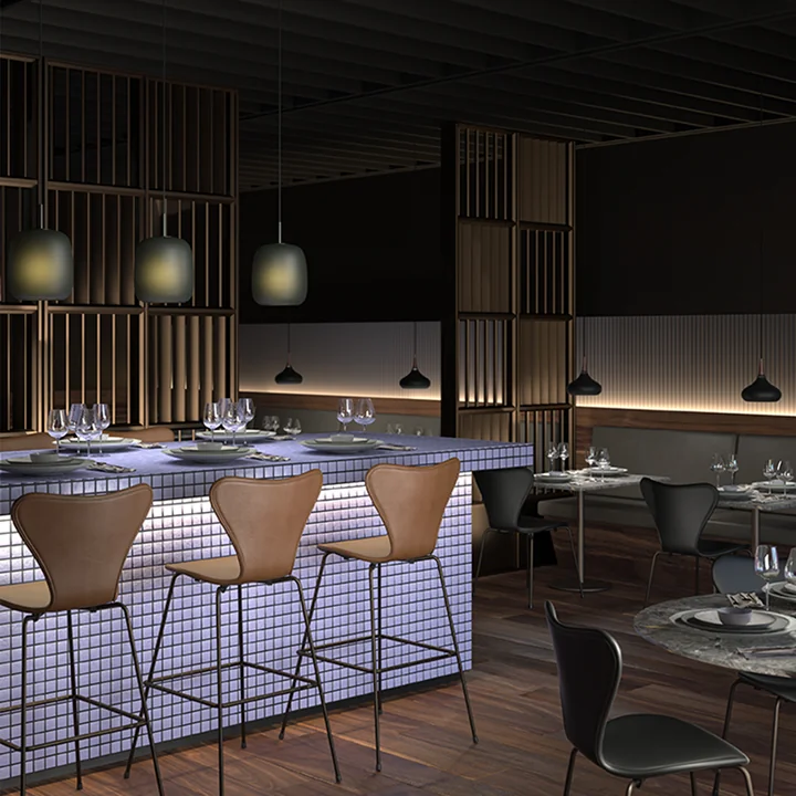 Die Maluma H350 Pendelleuchten von Fritz Hansen im Restaurant