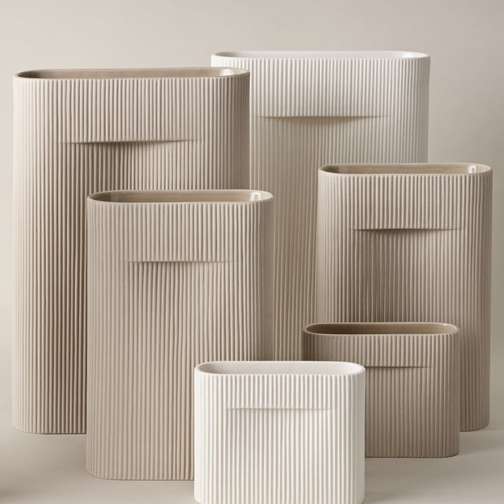 Ridge Vasen von Muuto in off-white und beige