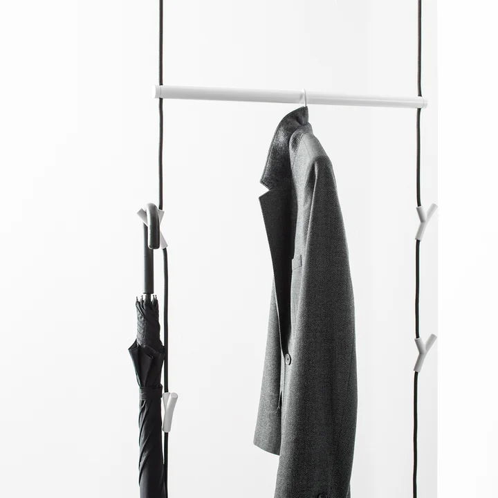 Die Wardrope Garderobenstange von Authentics lässt die Garderobe variieren
