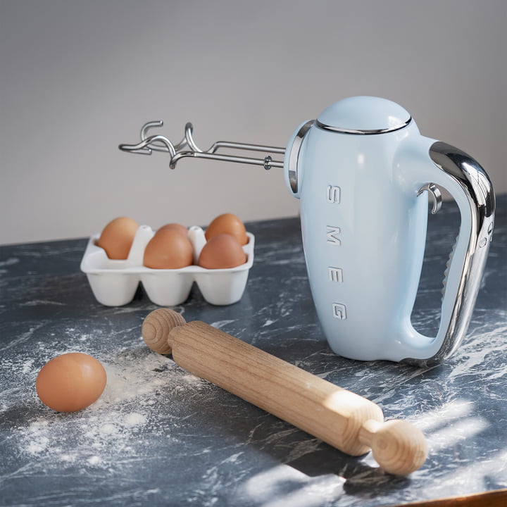 Handmixer HMF01 von Smeg in pastellblau