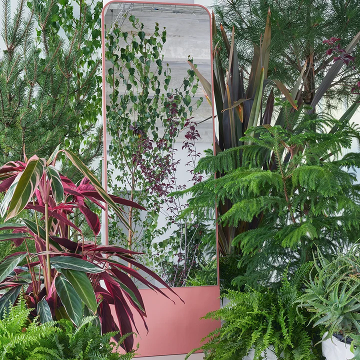 Der Fridrich Spiegel im floralen Ambiente