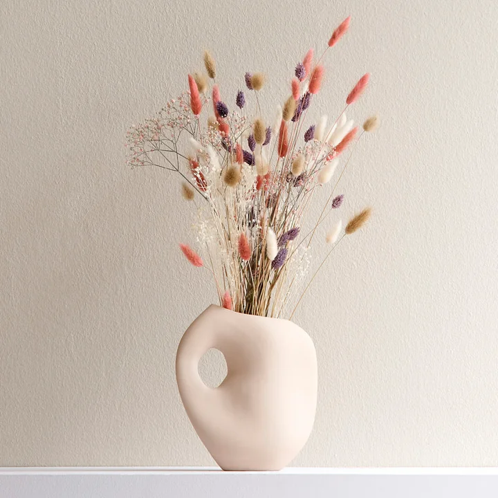 Aura Vase mit Blumenschmuck