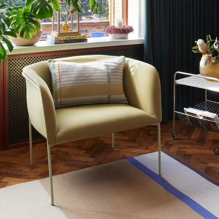 Loungestuhl aus Stahl und Polyester in verschiedenen Farben