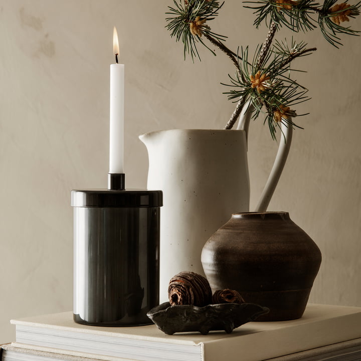 Die Countdown to Christmas Weihnachtskalenderkerze und der Flow Krug von ferm Living