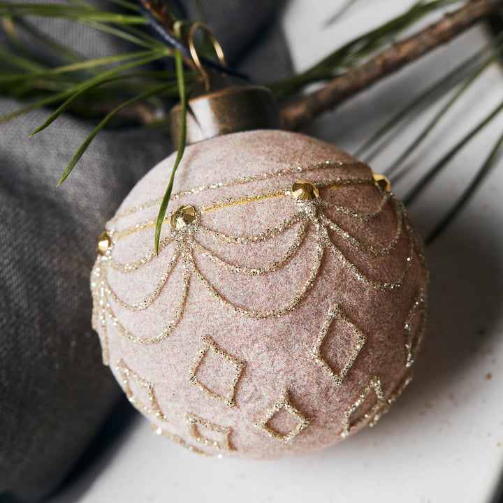 Velour Christbaumkugel von House Doctor in der Farbe sand