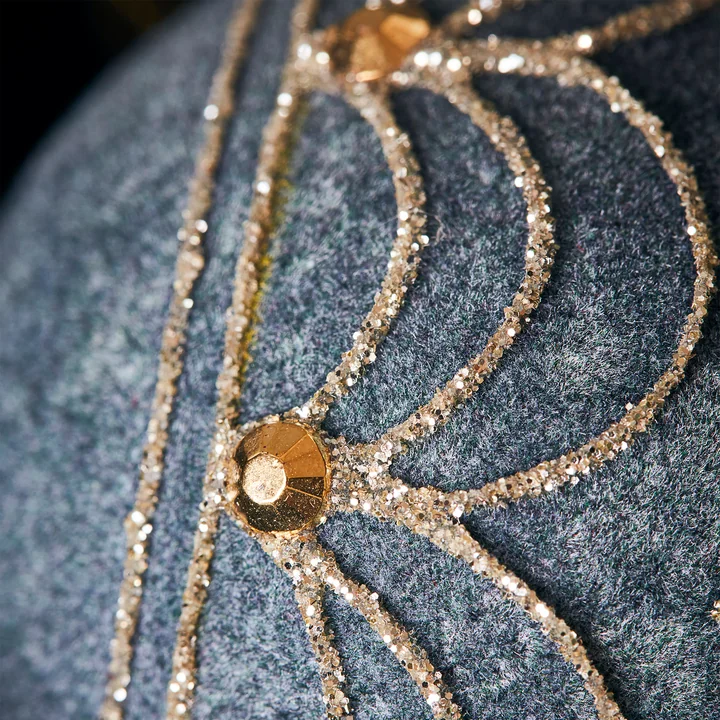 Velour Christbaumkugel von House Doctor in der Farbe dusty green