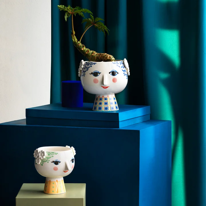 Der Übertopf Eva von Bjørn Wiinblad in verschiedenen Farben