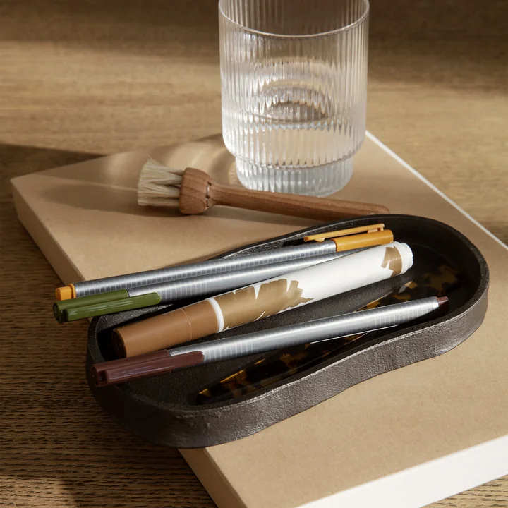 Yama Ablage oval von Ferm Living in der Farbe schwarz