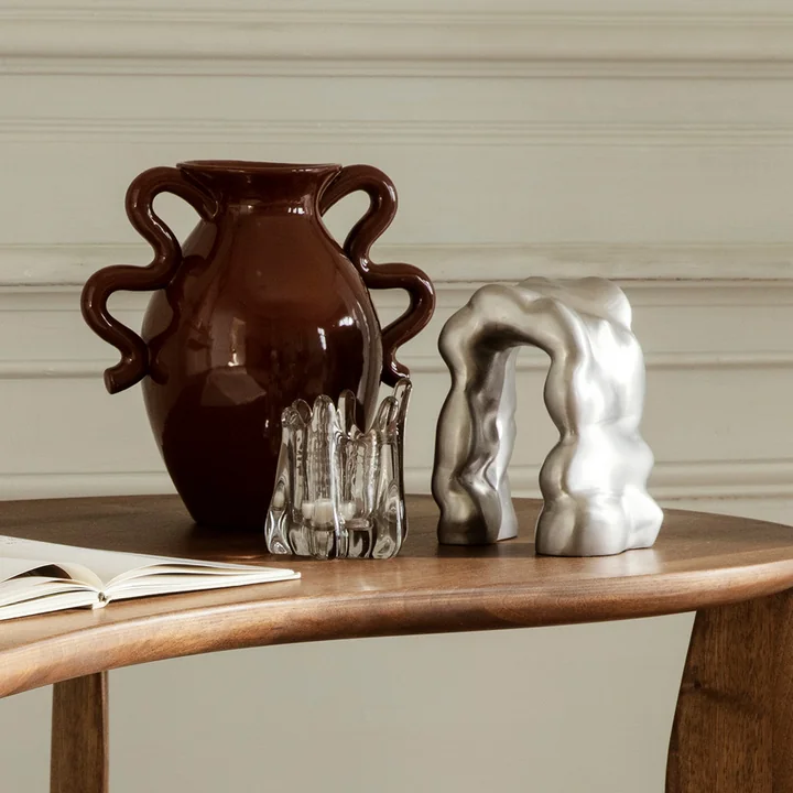 Morf Skulptur und Buchstütze von Ferm Living in der Ausführung Aluminium gebürstet