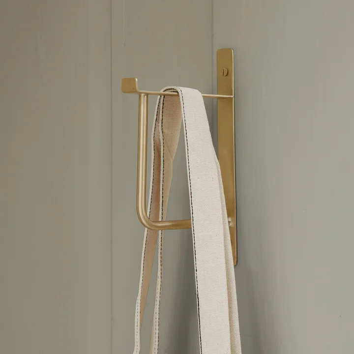 Kleider Wandhaken von Ferm Living in der Ausführung Messing