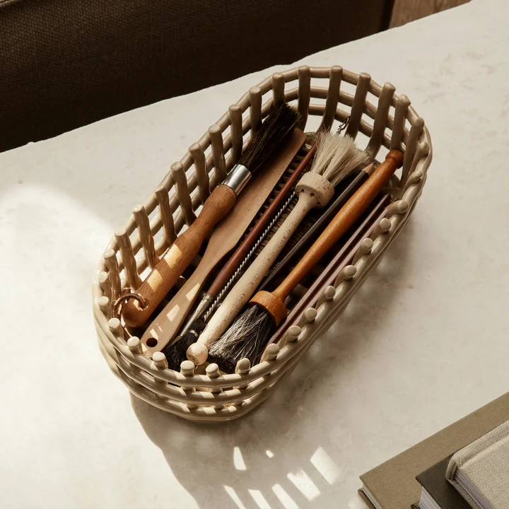 Keramik Korb oval von Ferm Living in der Farbe cashmere