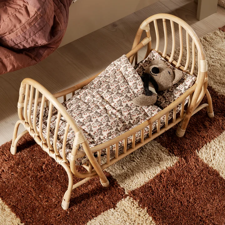 Bettwäsche für Kuku Puppenbett von Ferm Living in der Ausführung Erdbeer