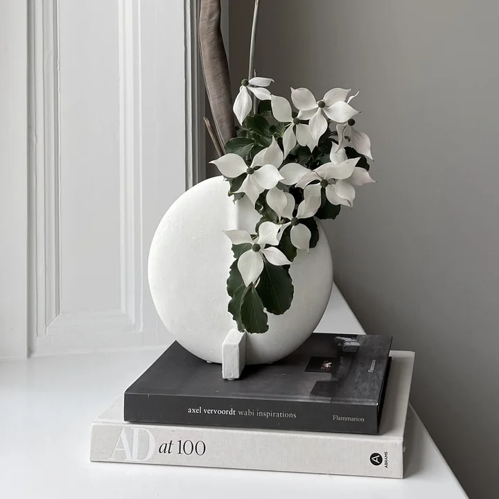 Guggenheim Vase Petit von 101 Copenhagen in bone white