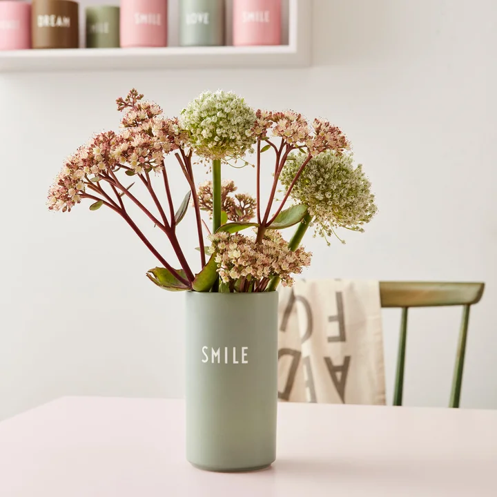 AJ Favourite Porzellan Vase Medium von Design Letters