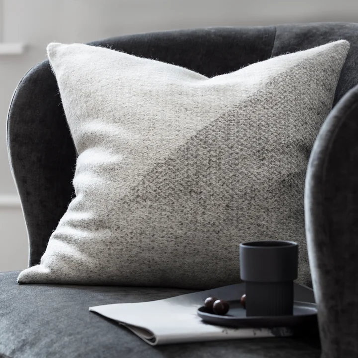 Portør Kissen 50 x 50 cm von Røros Tweed in natur