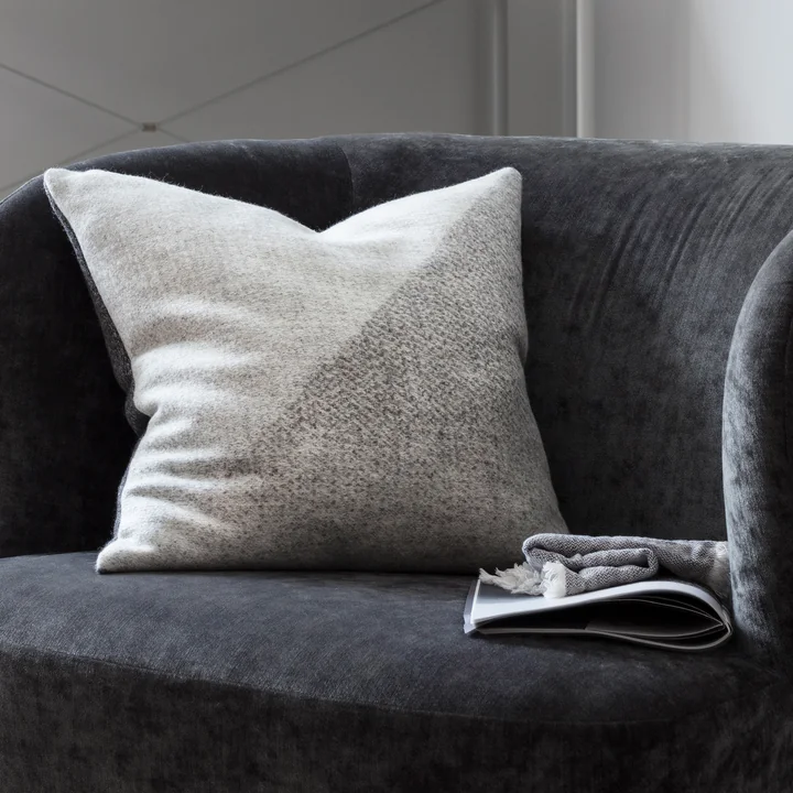 Portør Kissen 50 x 50 cm von Røros Tweed in natur